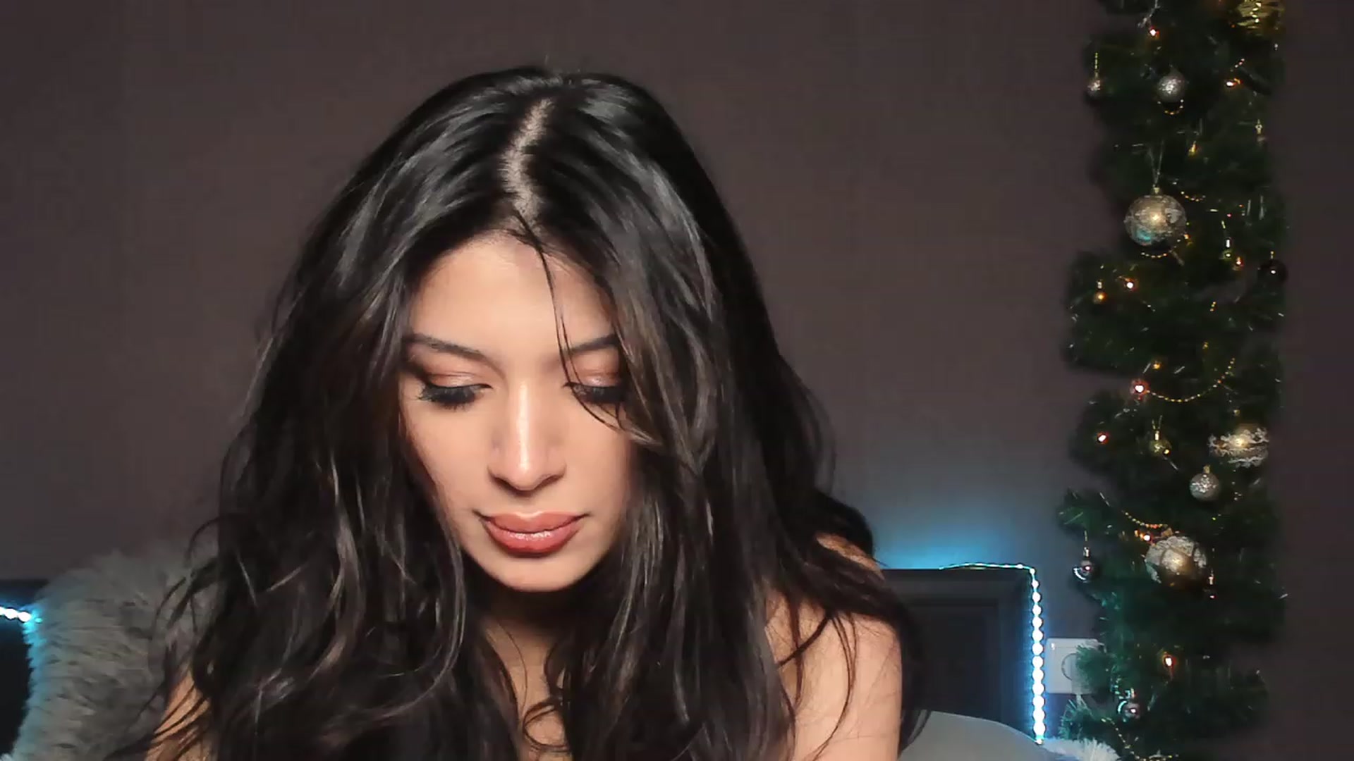 Gallery image thumbnail from Angel_on_Duty's myfreecams stream on, 12/25/2023, 04:34 image 12 of 20