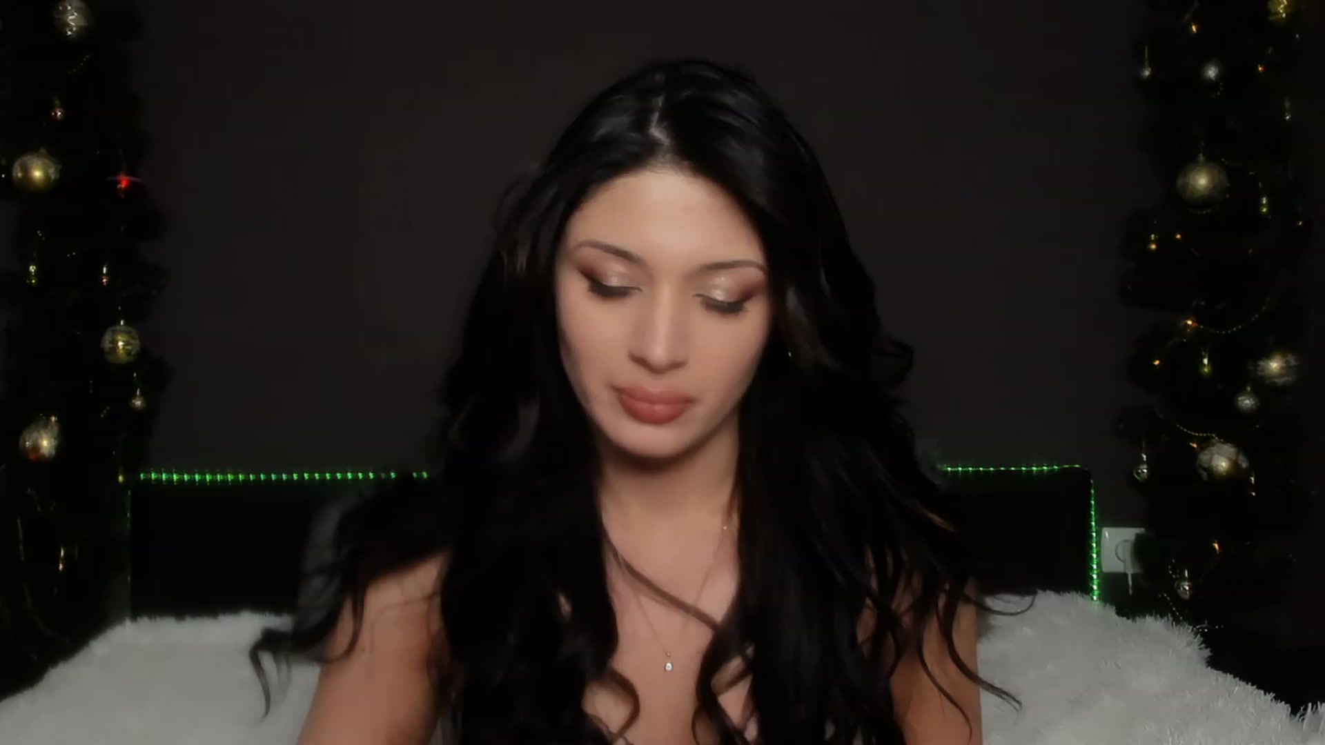 Gallery image thumbnail from Angel_on_Duty's myfreecams stream on, 01/01/2024, 23:32 image 16 of 20