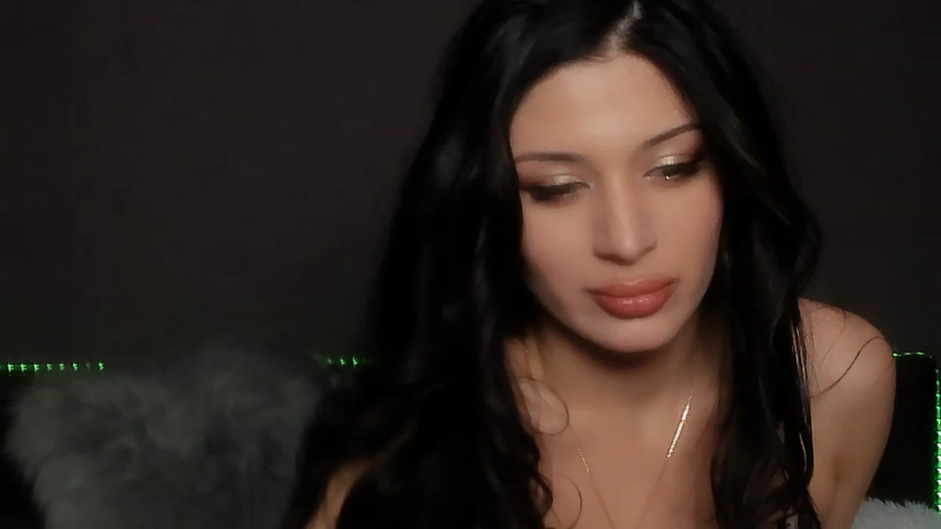 Gallery image thumbnail from Angel_on_Duty's myfreecams stream on, 01/01/2024, 23:32 image 11 of 20