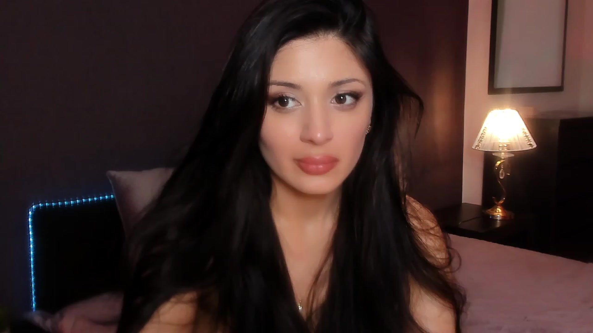 Gallery image thumbnail from Angel_on_Duty's myfreecams stream on, 01/23/2024, 04:25 image 16 of 20