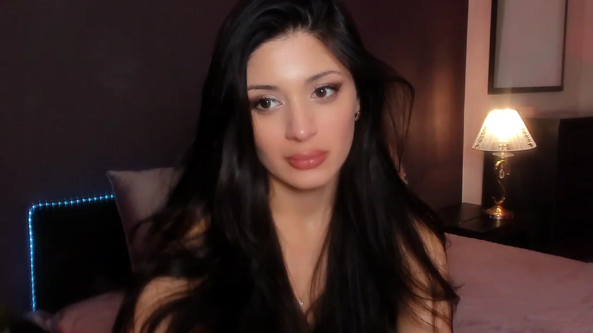 Gallery image thumbnail from Angel_on_Duty's myfreecams stream on, 01/23/2024, 04:25 image 8 of 20
