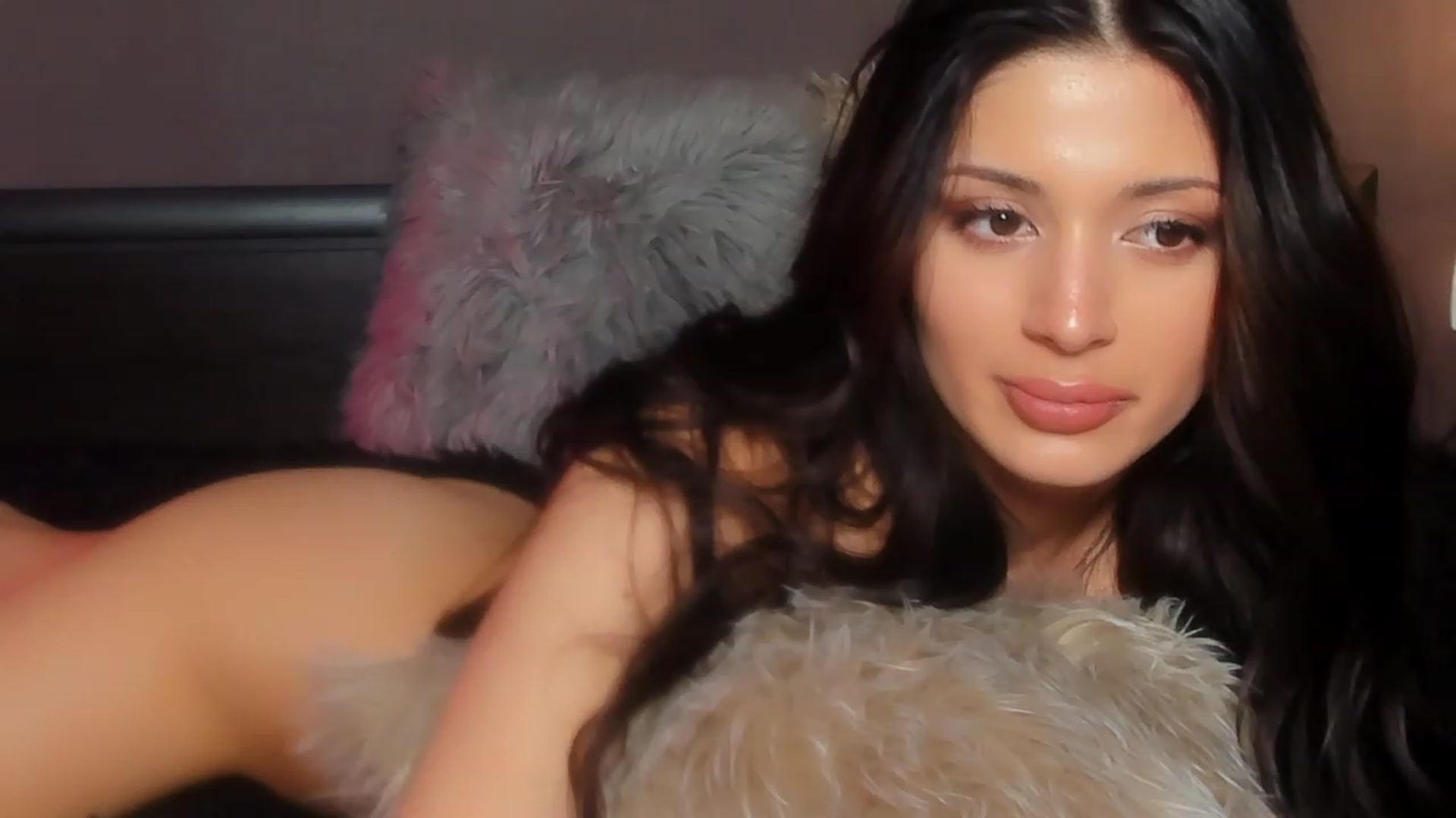 Gallery image thumbnail from Angel_on_Duty's myfreecams stream on, 01/28/2024, 02:45 image 13 of 20