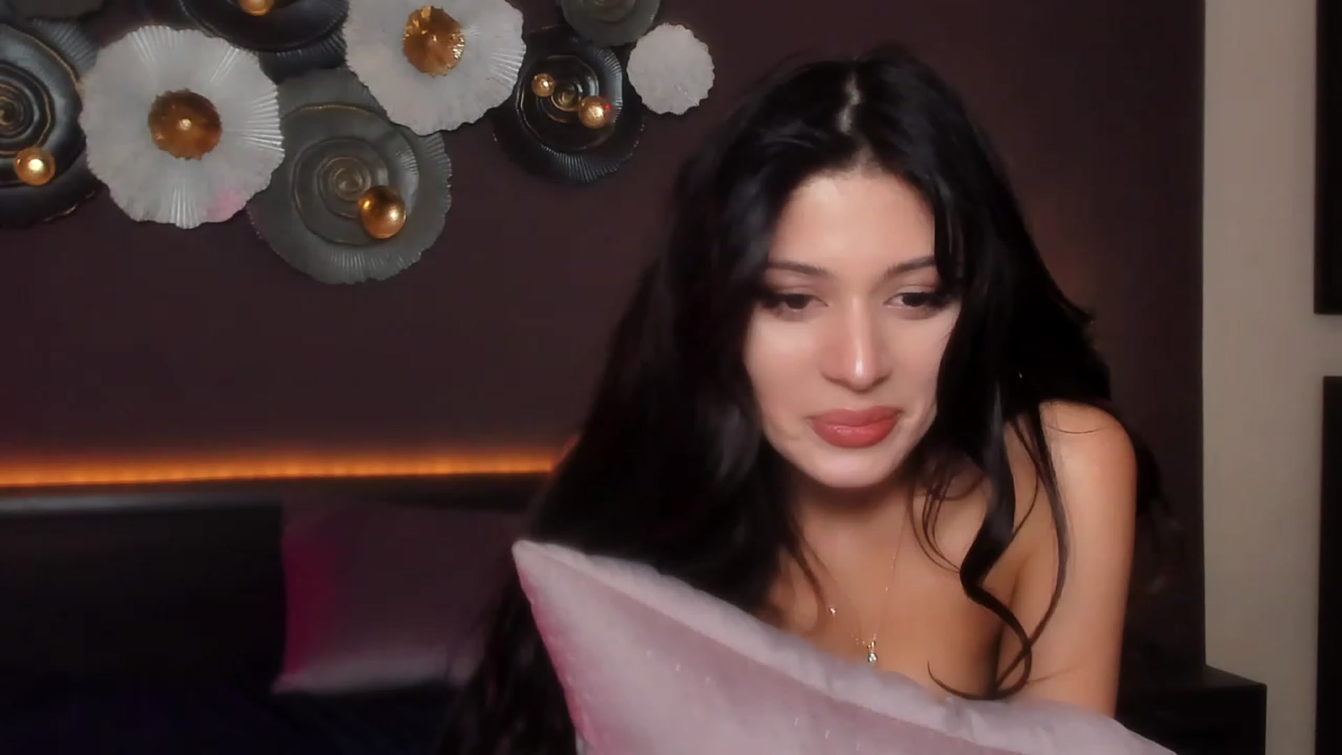 Gallery image thumbnail from Angel_on_Duty's myfreecams stream on, 02/27/2024, 23:31 image 10 of 20