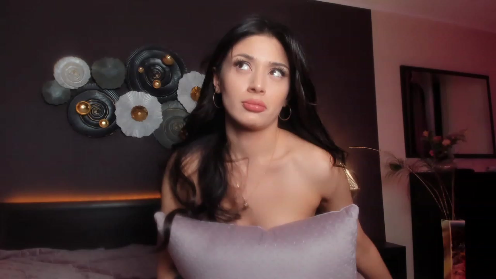 Gallery image thumbnail from Angel_on_Duty's myfreecams stream on, 02/29/2024, 24:53 image 18 of 20