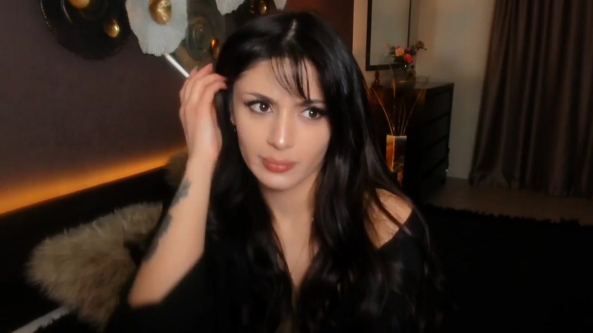 Gallery image thumbnail from Angel_on_Duty's myfreecams stream on, 03/26/2024, 23:08 image 10 of 20