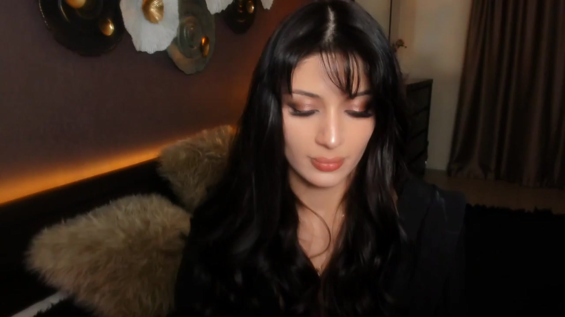 Gallery image thumbnail from Angel_on_Duty's myfreecams stream on, 03/26/2024, 23:08 image 14 of 20