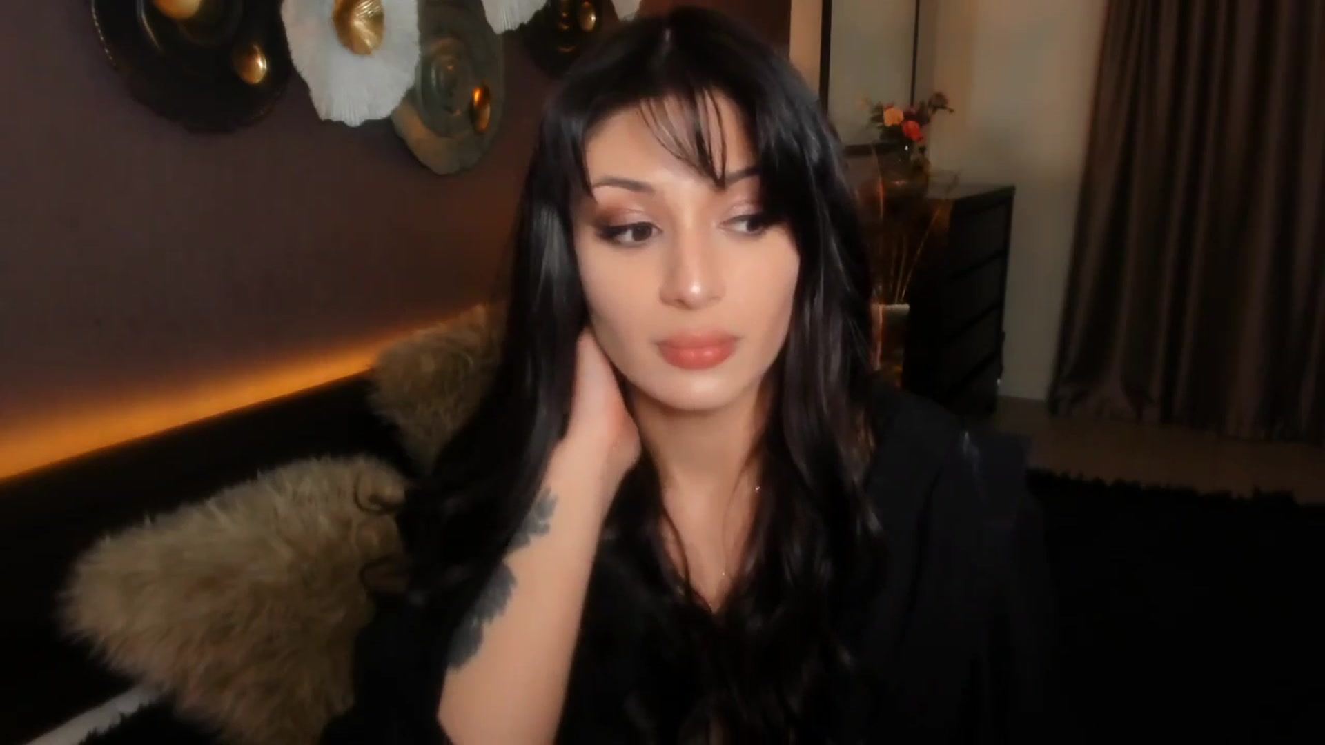 Gallery image thumbnail from Angel_on_Duty's myfreecams stream on, 03/26/2024, 23:08 image 13 of 20