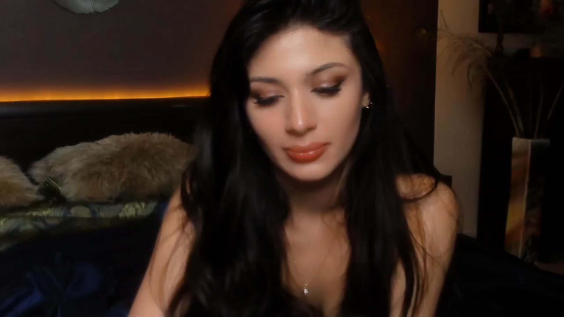 Gallery image thumbnail from Angel_on_Duty's myfreecams stream on, 03/31/2024, 02:39 image 3 of 20