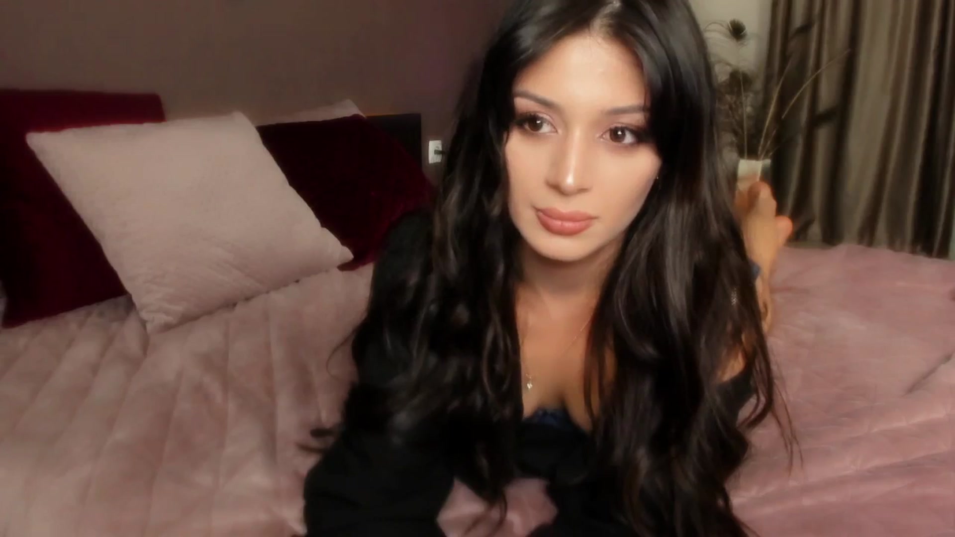 Gallery image thumbnail from Angel_on_Duty's myfreecams stream on, 04/28/2024, 21:38 image 2 of 20