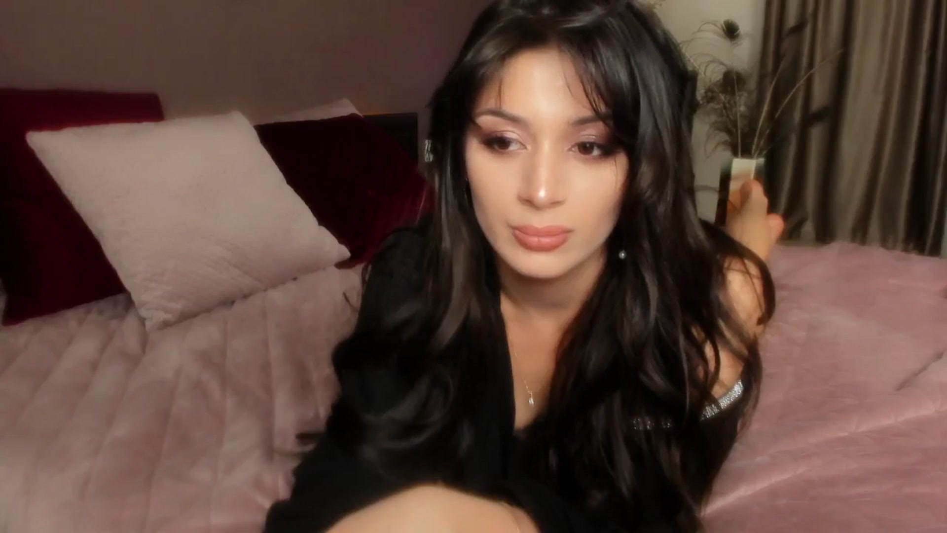 Gallery image thumbnail from Angel_on_Duty's myfreecams stream on, 04/28/2024, 21:38 image 7 of 20