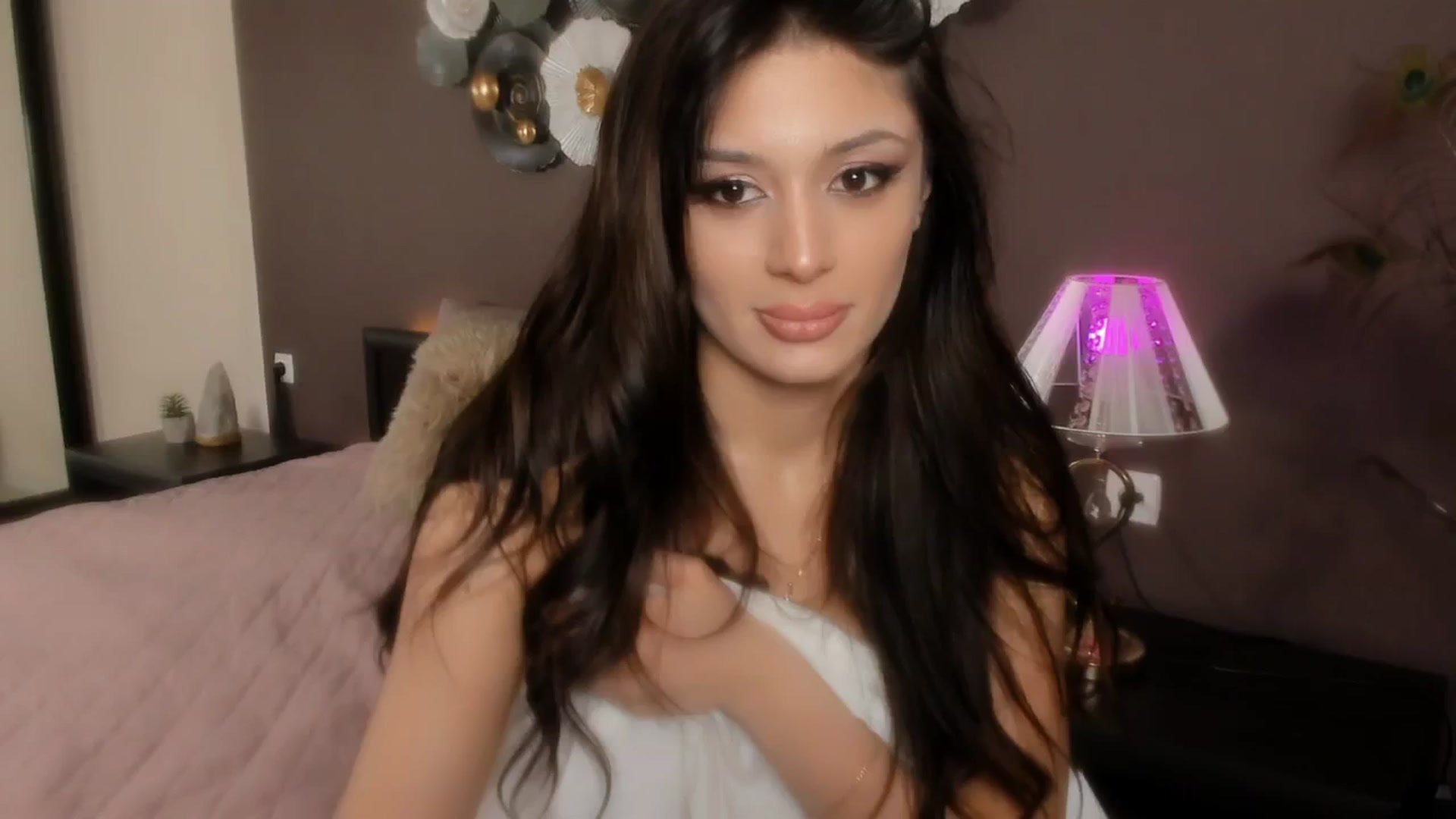 Gallery image thumbnail from Angel_on_Duty's myfreecams stream on, 05/04/2024, 23:54 image 19 of 20