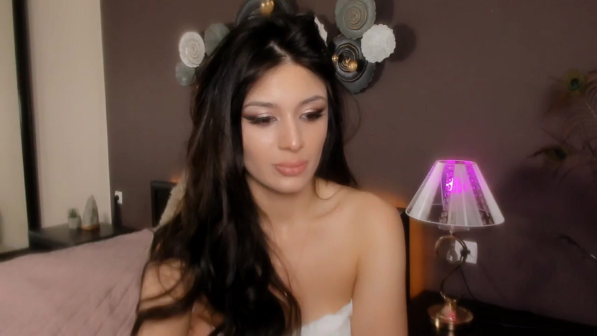 Gallery image thumbnail from Angel_on_Duty's myfreecams stream on, 05/04/2024, 23:54 image 9 of 20