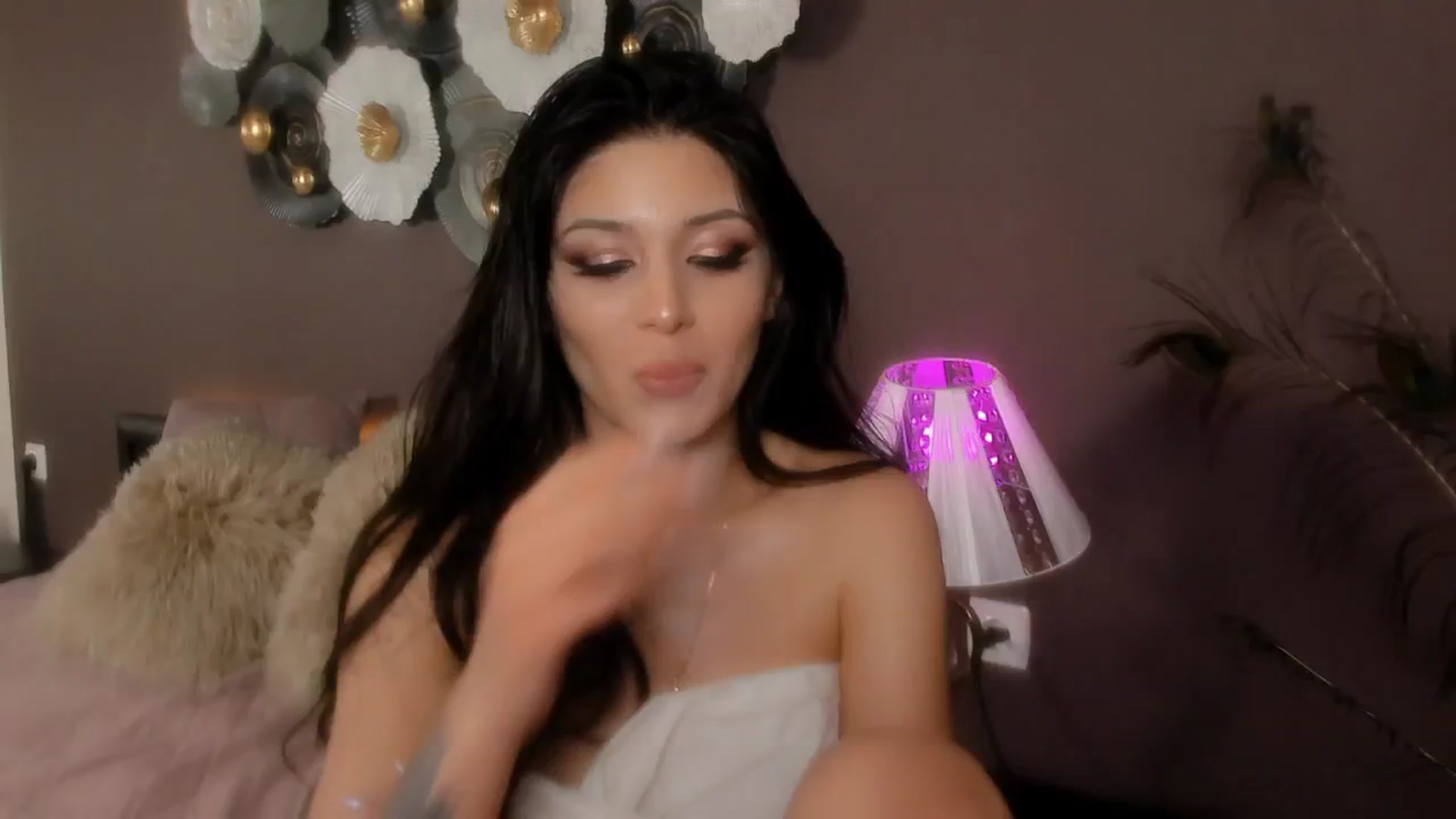 Gallery image thumbnail from Angel_on_Duty's myfreecams stream on, 05/05/2024, 03:21 image 9 of 20
