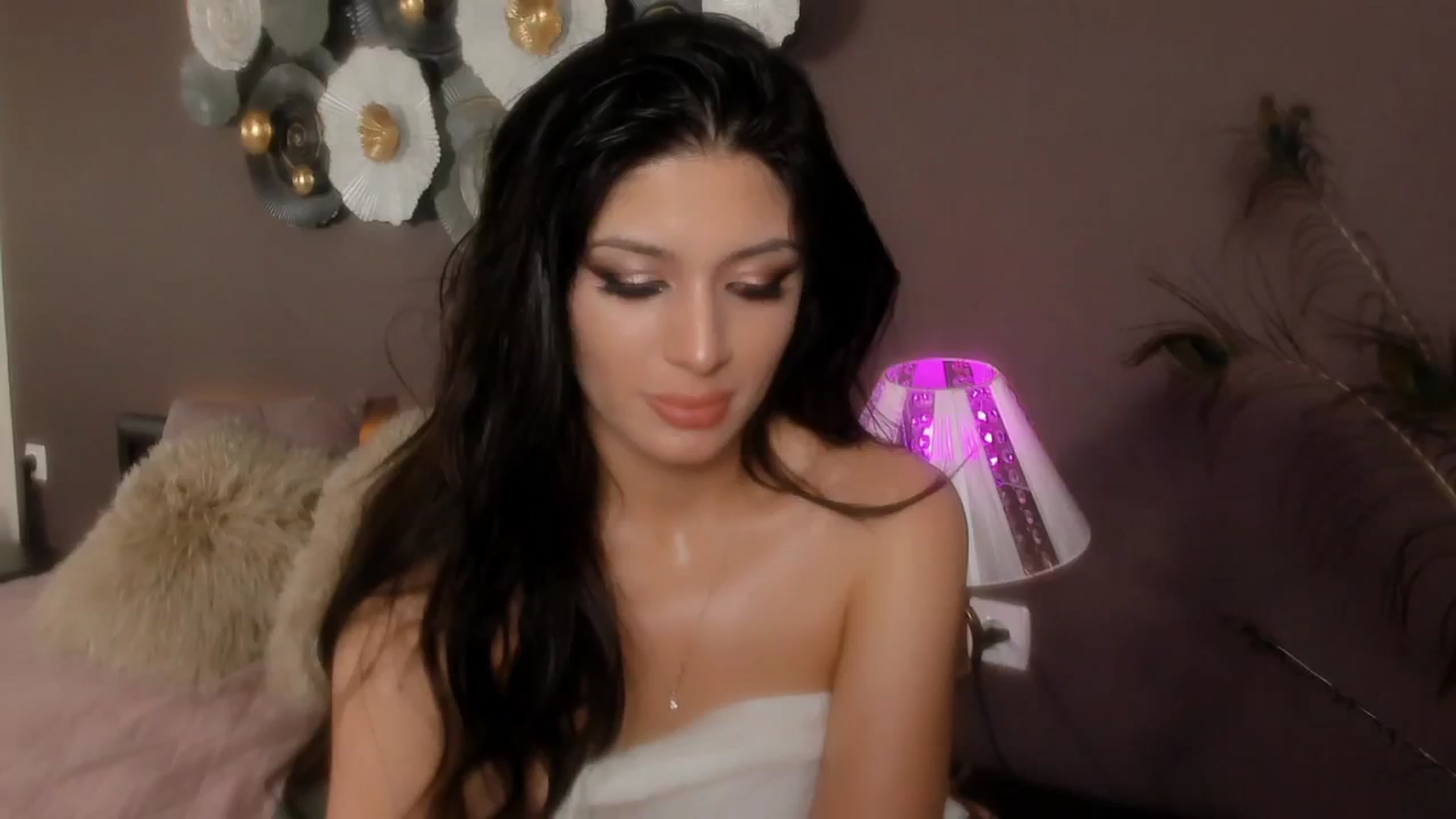 Gallery image thumbnail from Angel_on_Duty's myfreecams stream on, 05/05/2024, 03:21 image 14 of 20