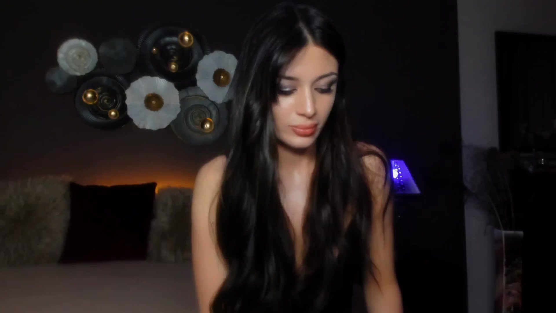Gallery image thumbnail from Angel_on_Duty's myfreecams stream on, 05/19/2024, 21:11 image 19 of 20