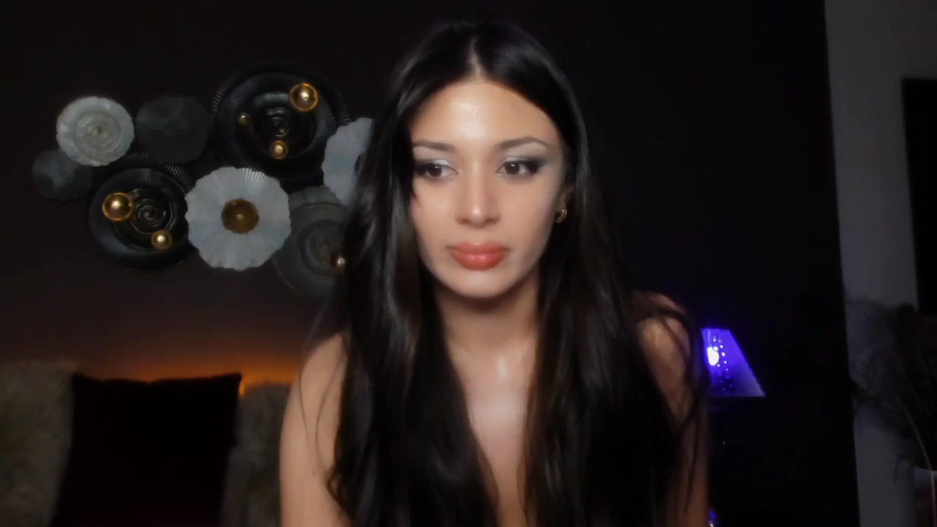 Gallery image thumbnail from Angel_on_Duty's myfreecams stream on, 05/19/2024, 21:11 image 14 of 20