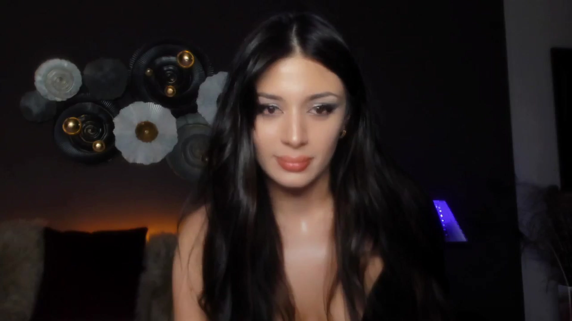 Gallery image thumbnail from Angel_on_Duty's myfreecams stream on, 05/19/2024, 21:11 image 12 of 20