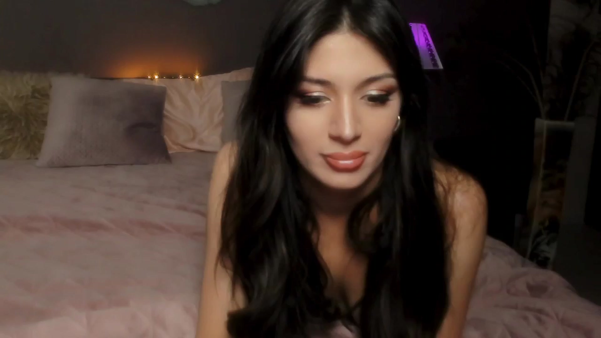 Gallery image thumbnail from Angel_on_Duty's myfreecams stream on, 05/27/2024, 21:58 image 13 of 20