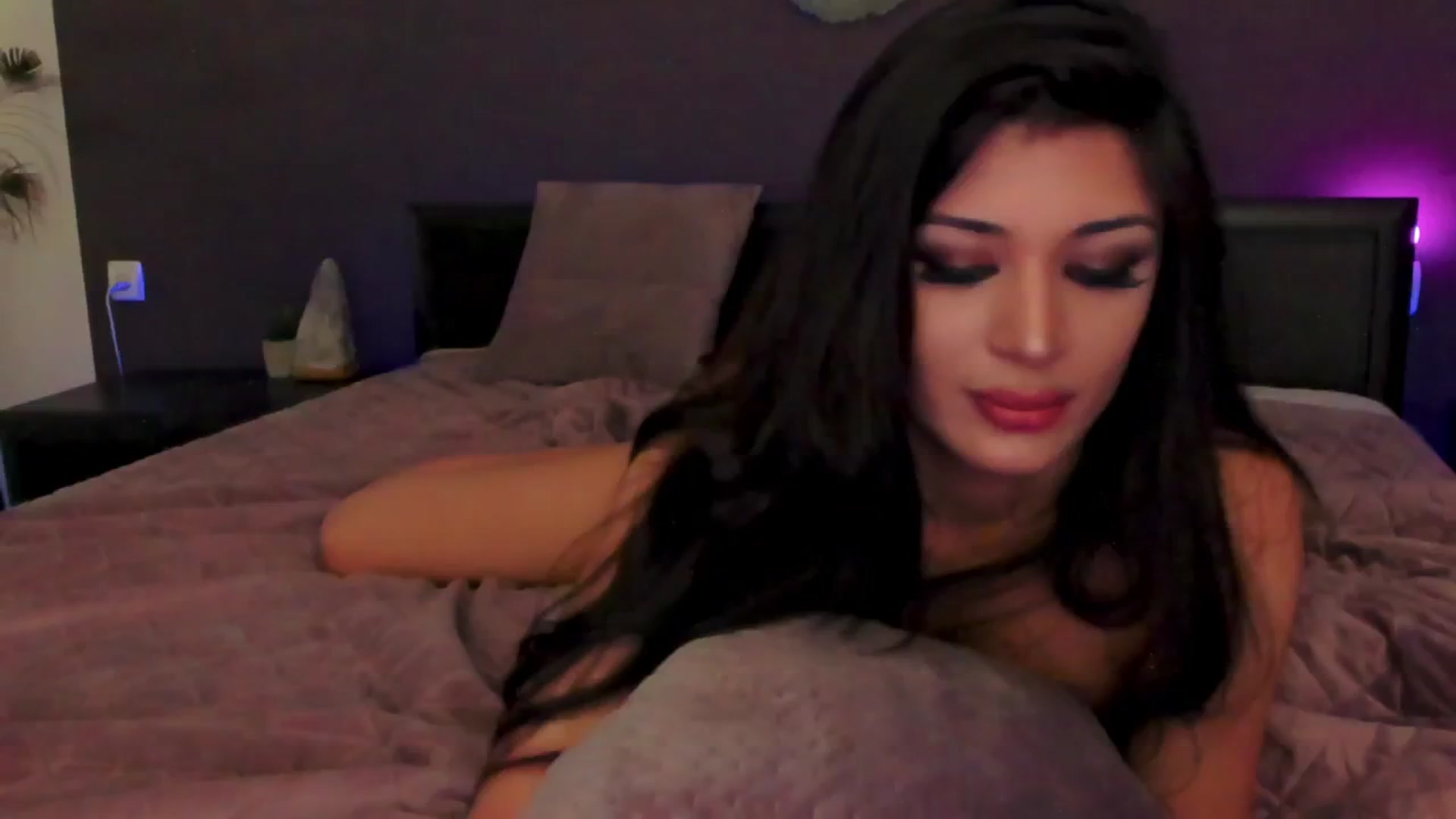 Gallery image thumbnail from Angel_on_Duty's myfreecams stream on, 06/13/2024, 24:34 image 17 of 20