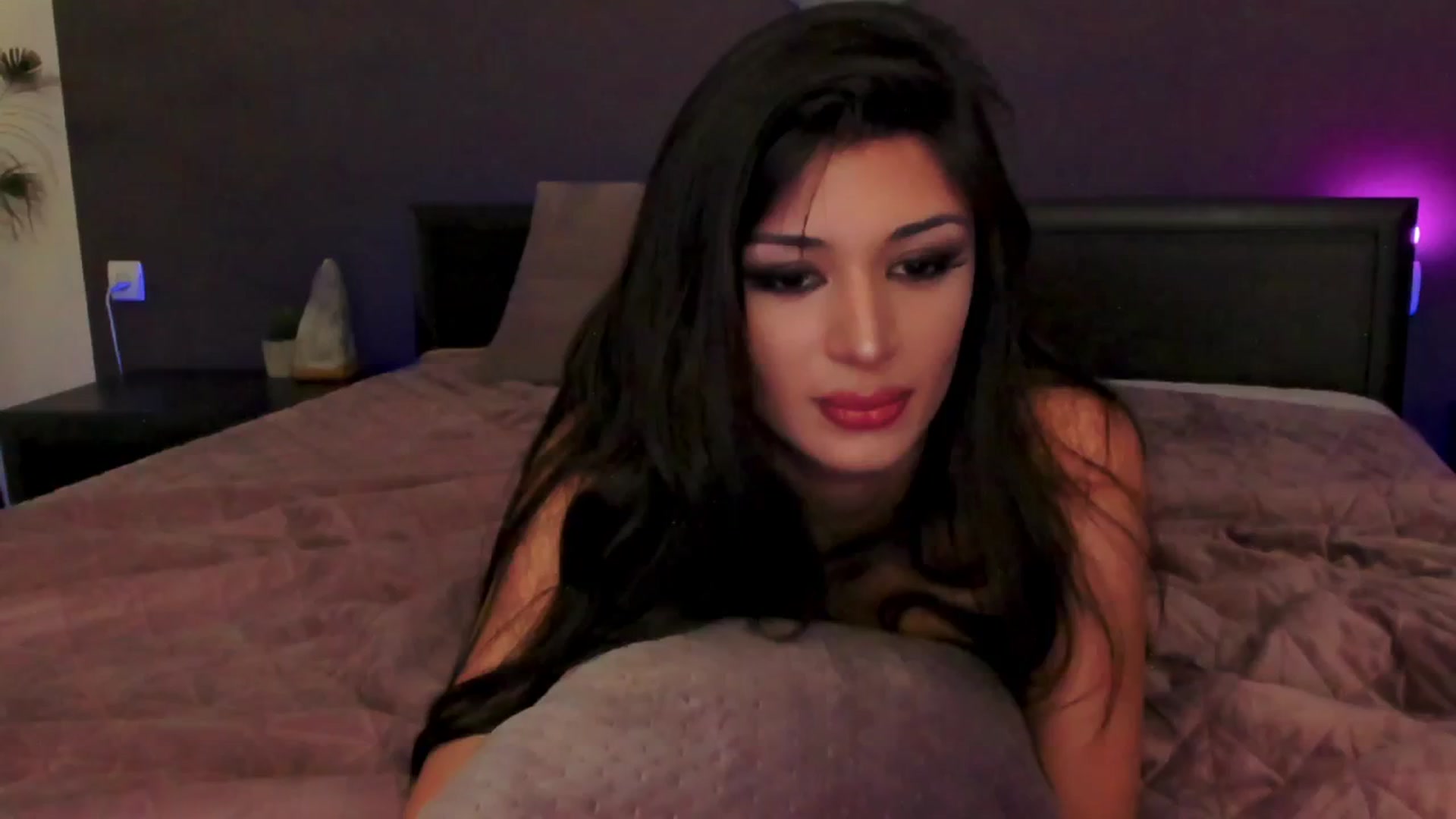 Gallery image thumbnail from Angel_on_Duty's myfreecams stream on, 06/13/2024, 24:34 image 14 of 20