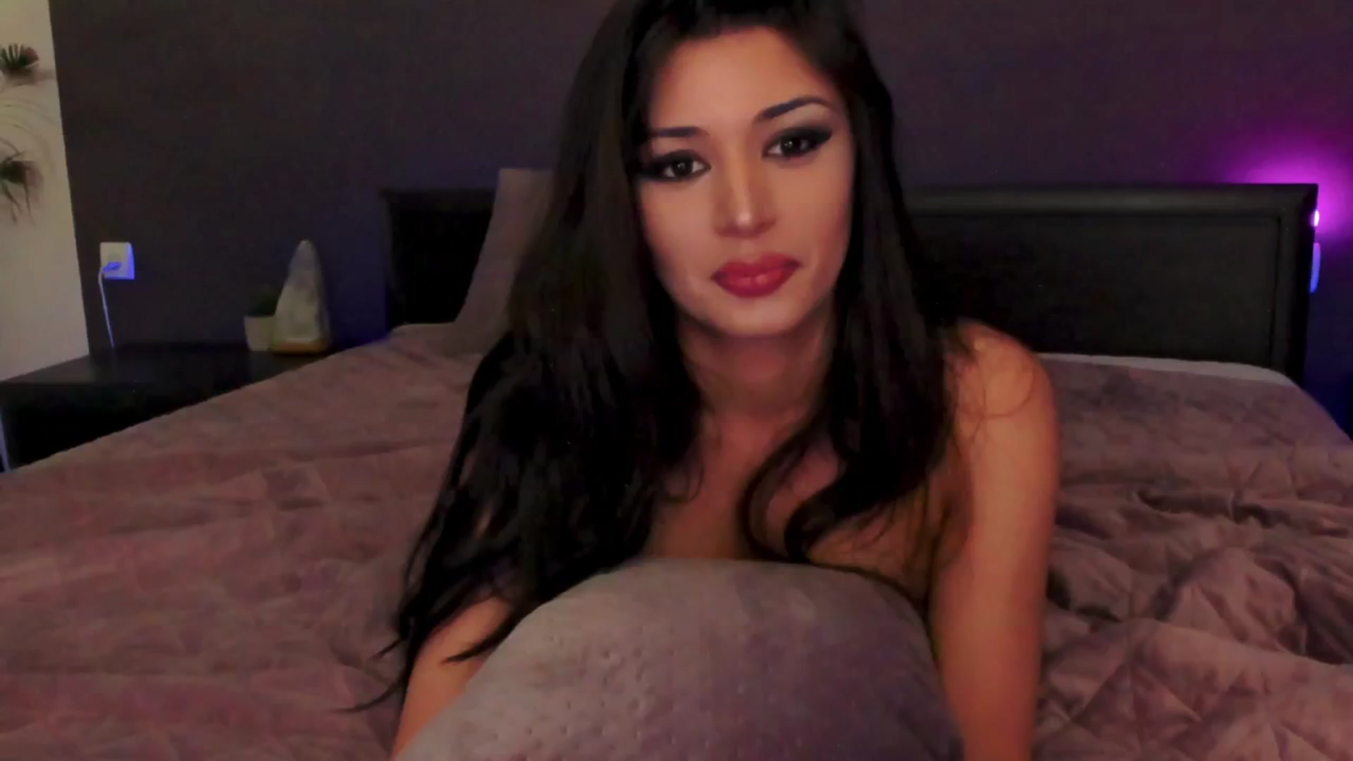 Gallery image thumbnail from Angel_on_Duty's myfreecams stream on, 06/13/2024, 24:34 image 13 of 20