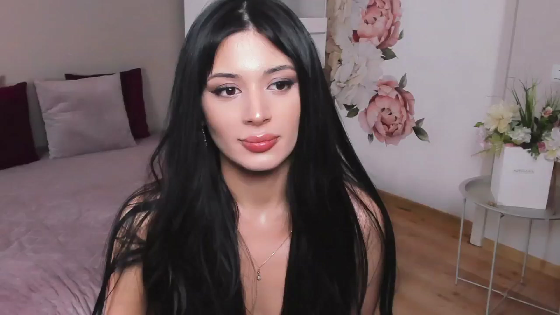 Gallery image thumbnail from Angel_on_Duty's myfreecams stream on, 10/09/2024, 03:22 image 16 of 20
