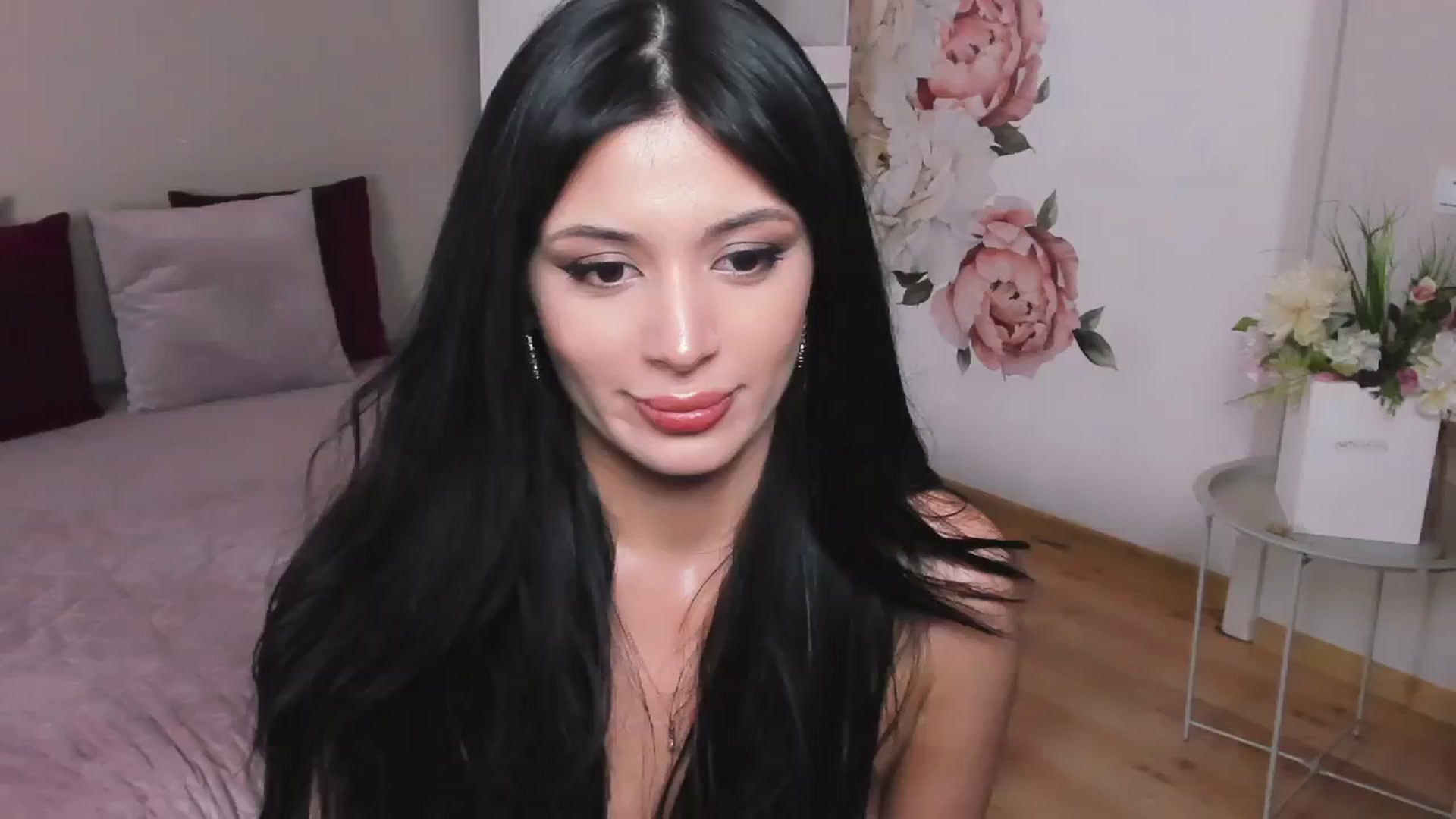 Gallery image thumbnail from Angel_on_Duty's myfreecams stream on, 10/09/2024, 03:22 image 7 of 20
