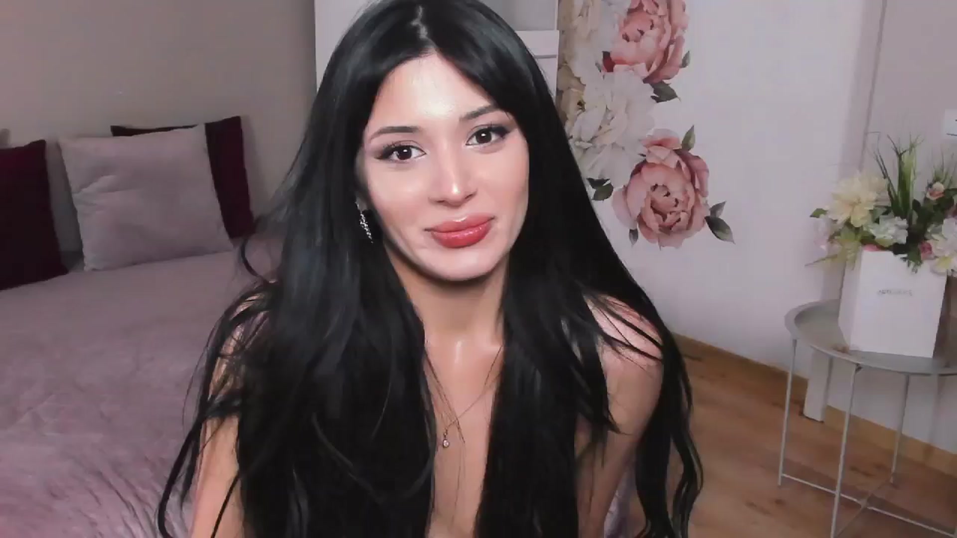 Gallery image thumbnail from Angel_on_Duty's myfreecams stream on, 10/09/2024, 03:22 image 12 of 20
