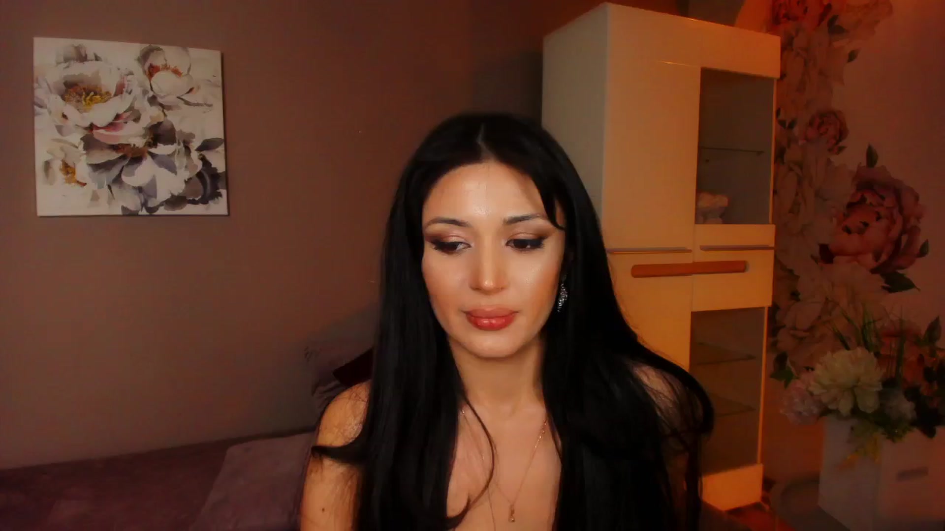 Gallery image thumbnail from Angel_on_Duty's myfreecams stream on, 10/15/2024, 01:04 image 12 of 20