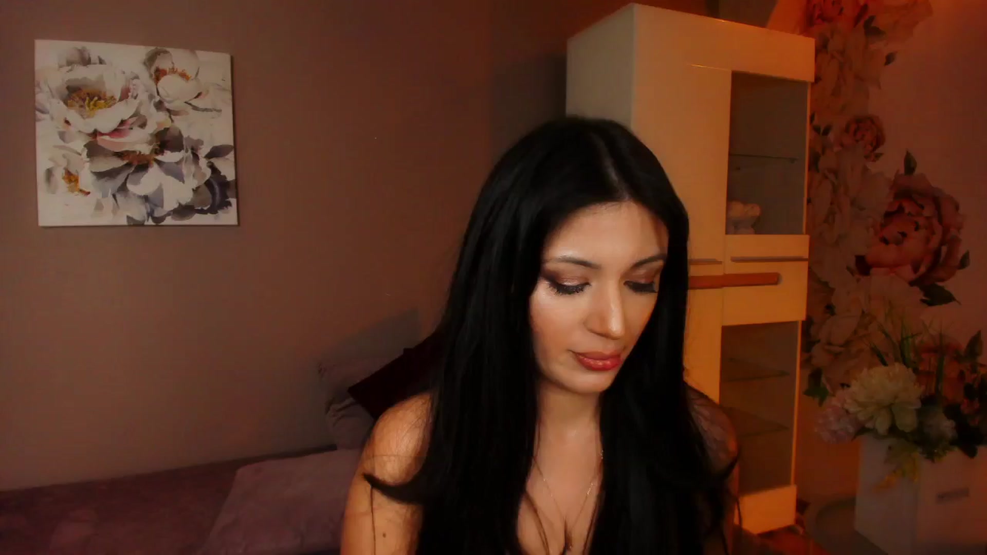 Gallery image thumbnail from Angel_on_Duty's myfreecams stream on, 10/15/2024, 01:04 image 16 of 20