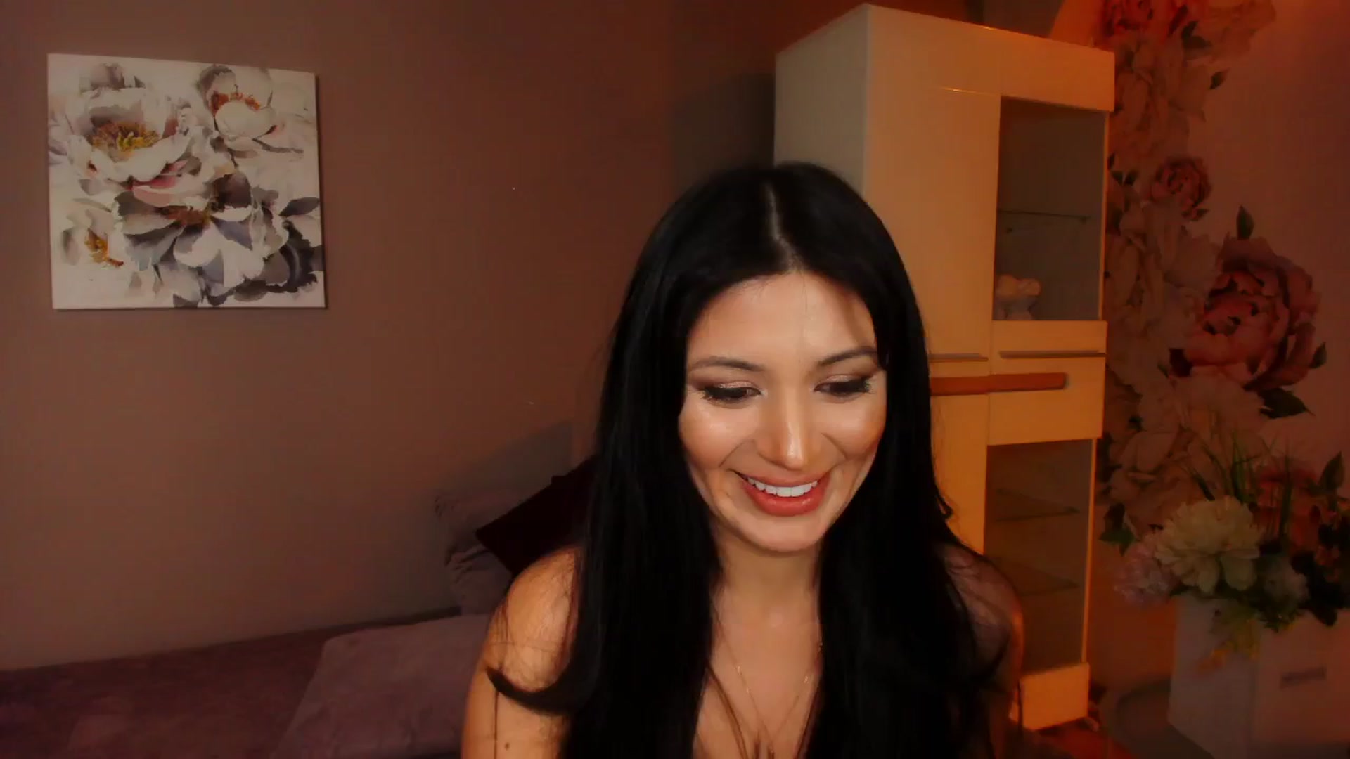 Gallery image thumbnail from Angel_on_Duty's myfreecams stream on, 10/15/2024, 01:04 image 17 of 20