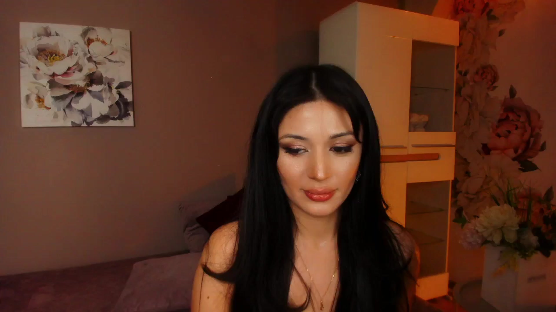 Gallery image thumbnail from Angel_on_Duty's myfreecams stream on, 10/15/2024, 01:04 image 19 of 20