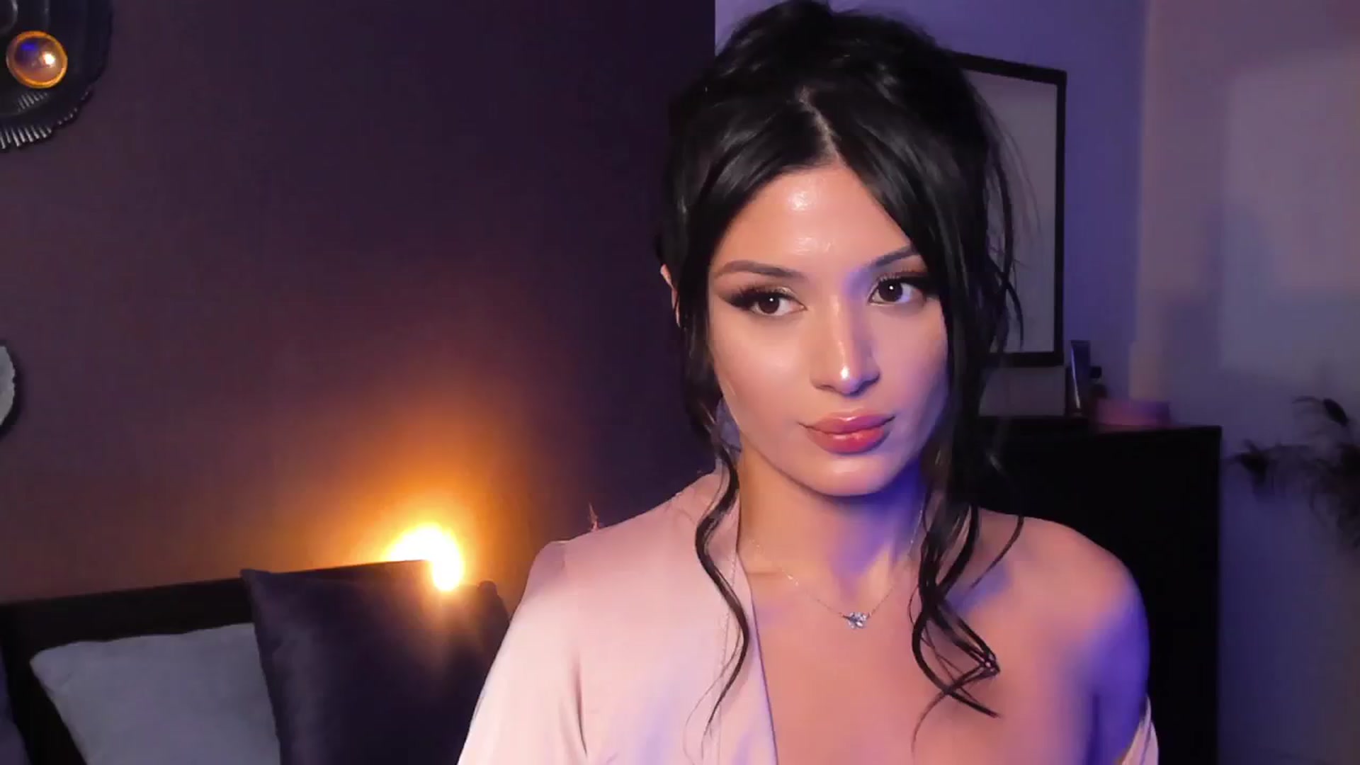 Gallery image thumbnail from Angel_on_Duty's myfreecams stream on, 12/03/2024, 01:40 image 10 of 20