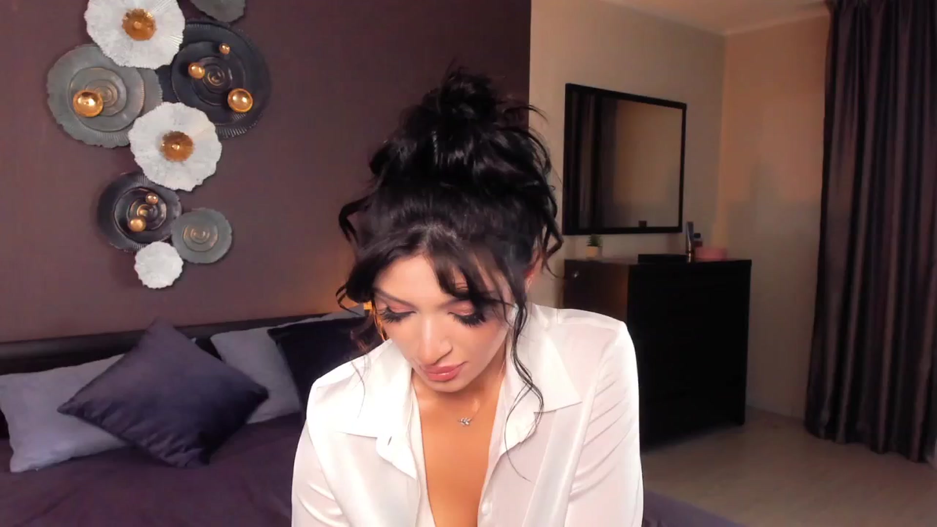 Gallery image thumbnail from Angel_on_Duty's myfreecams stream on, 12/06/2024, 01:51 image 10 of 20