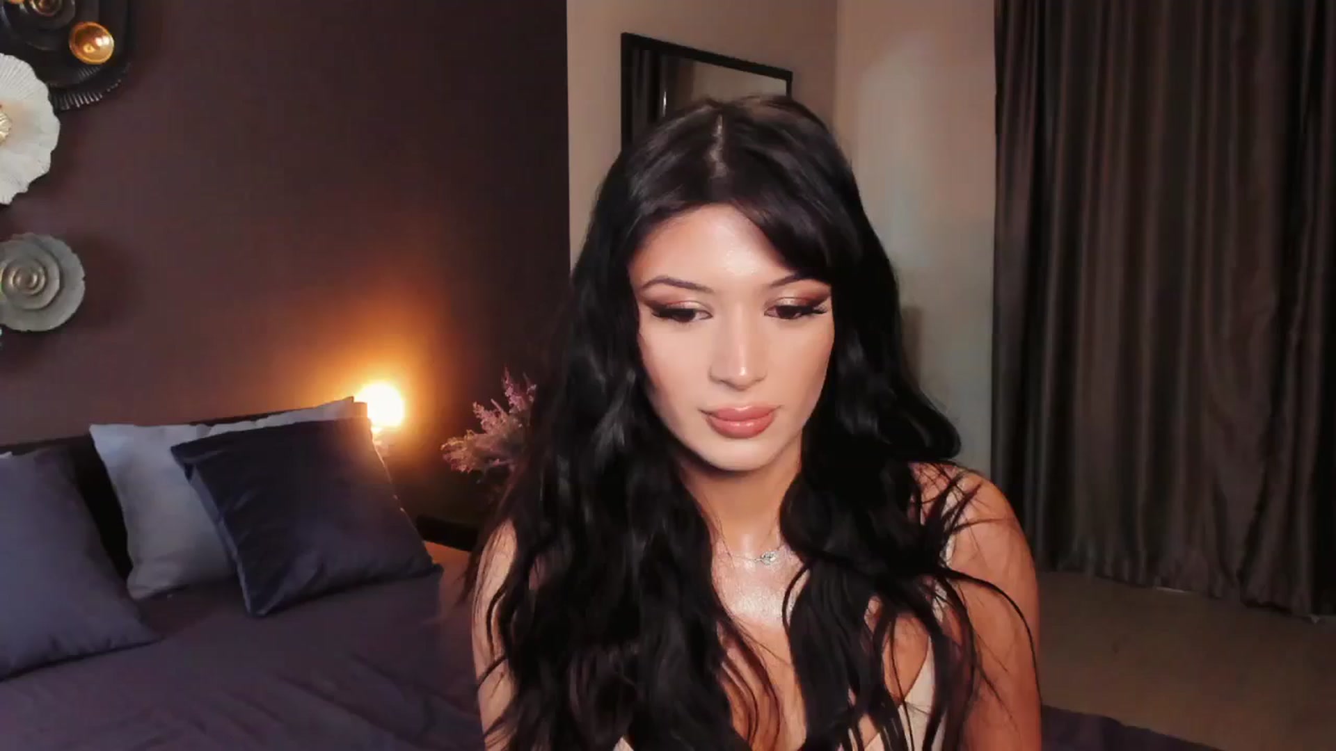 Gallery image thumbnail from Angel_on_Duty's myfreecams stream on, 12/06/2024, 23:23 image 9 of 20