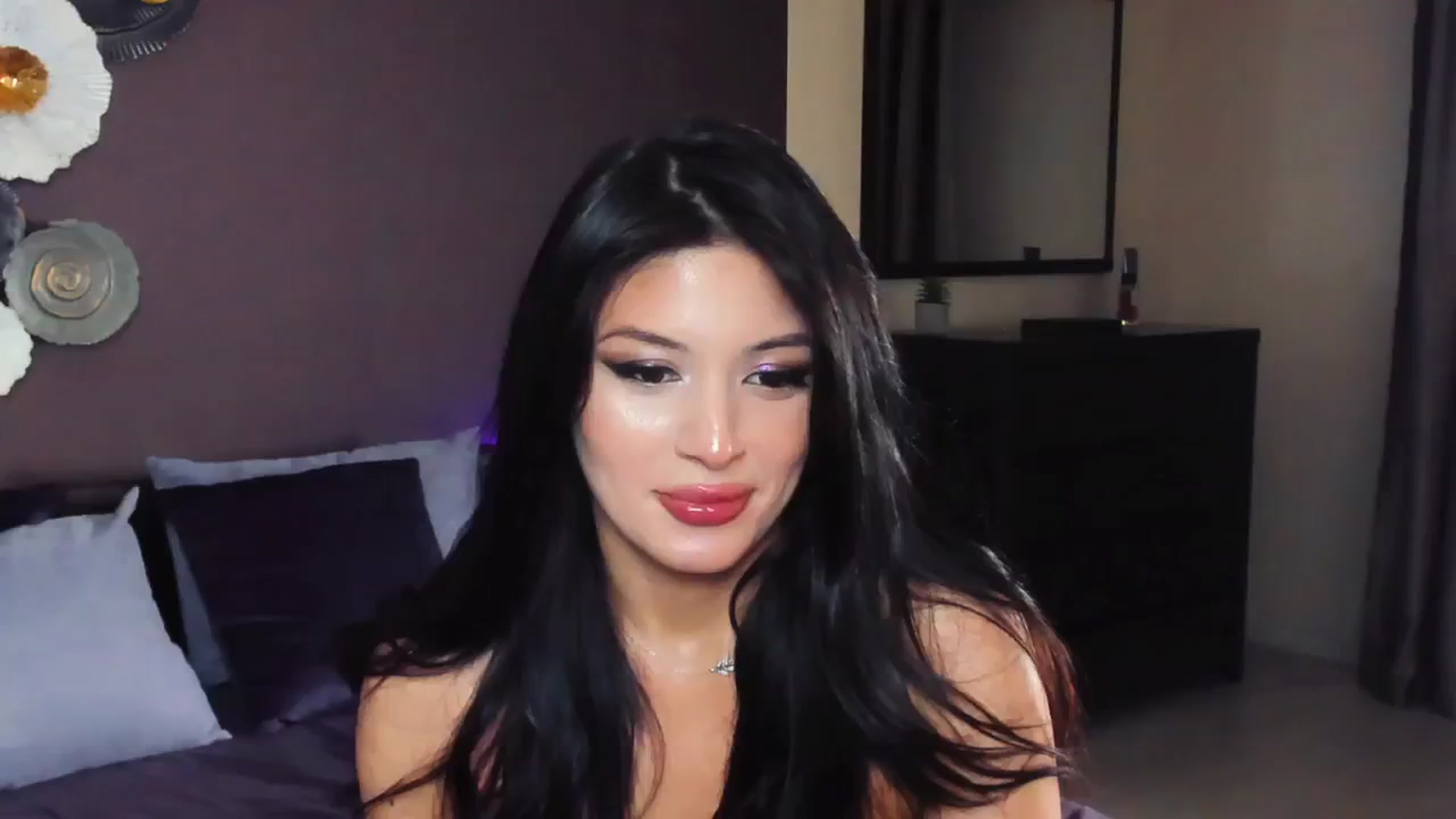 Gallery image thumbnail from Angel_on_Duty's myfreecams stream on, 12/08/2024, 24:27 image 15 of 20