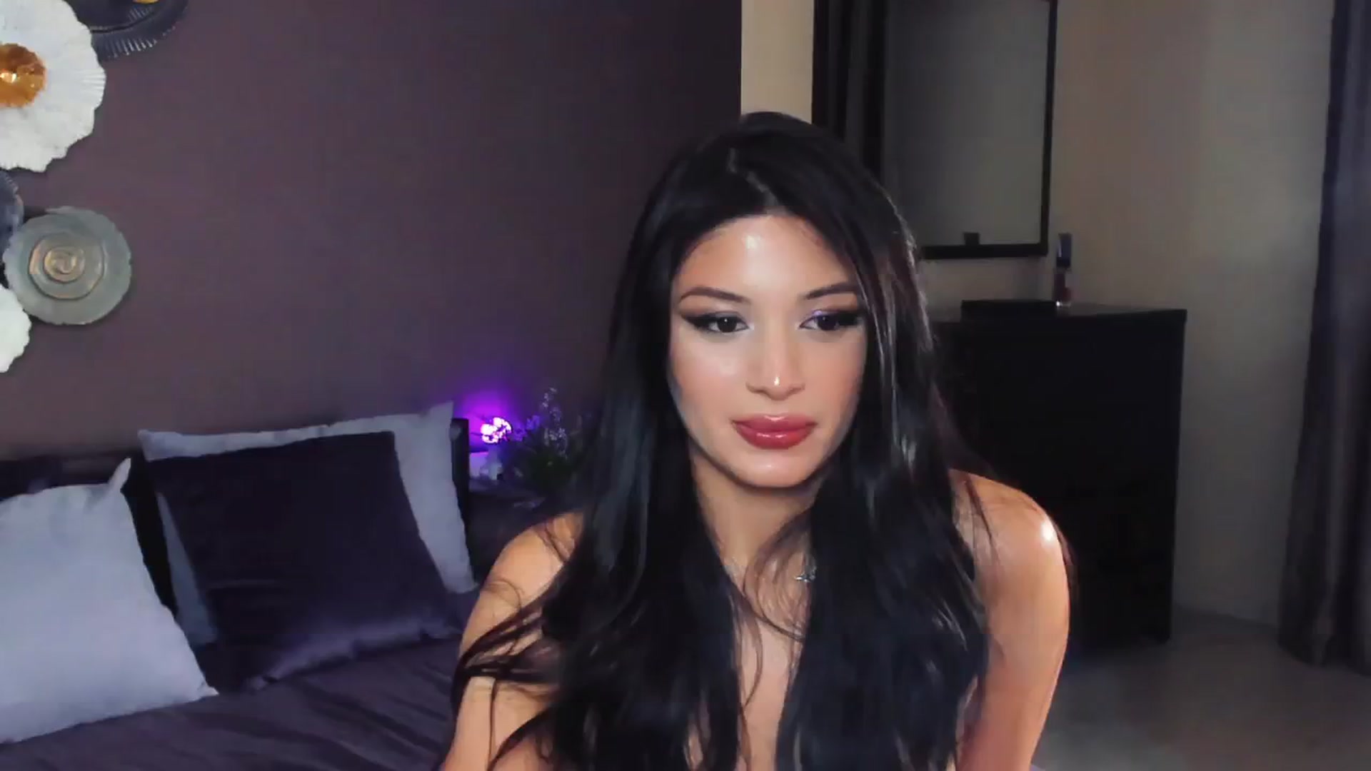 Gallery image thumbnail from Angel_on_Duty's myfreecams stream on, 12/08/2024, 24:27 image 16 of 20