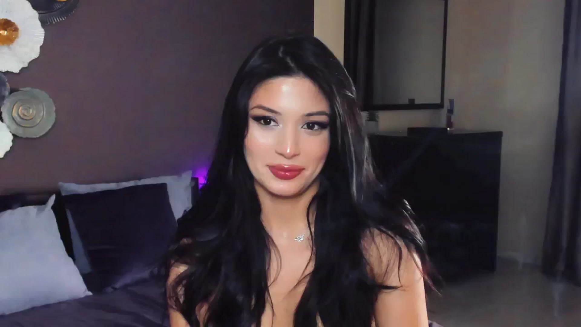 Gallery image thumbnail from Angel_on_Duty's myfreecams stream on, 12/08/2024, 24:27 image 11 of 20