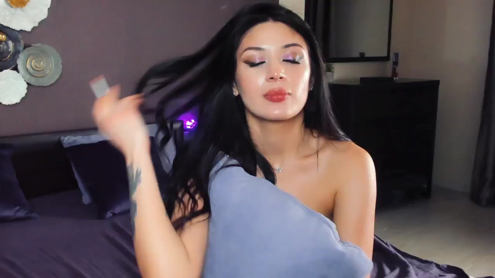 Gallery image thumbnail from Angel_on_Duty's myfreecams stream on, 12/08/2024, 02:34 image 13 of 20