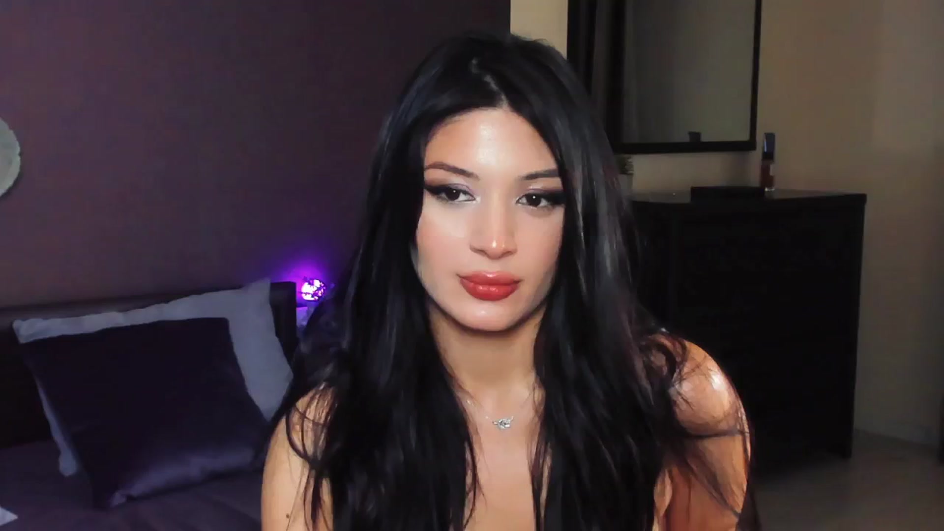 Gallery image thumbnail from Angel_on_Duty's myfreecams stream on, 12/08/2024, 02:34 image 6 of 20