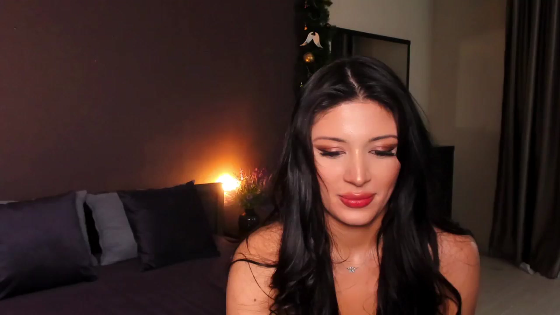 Gallery image thumbnail from Angel_on_Duty's myfreecams stream on, 12/26/2024, 22:53 image 16 of 20