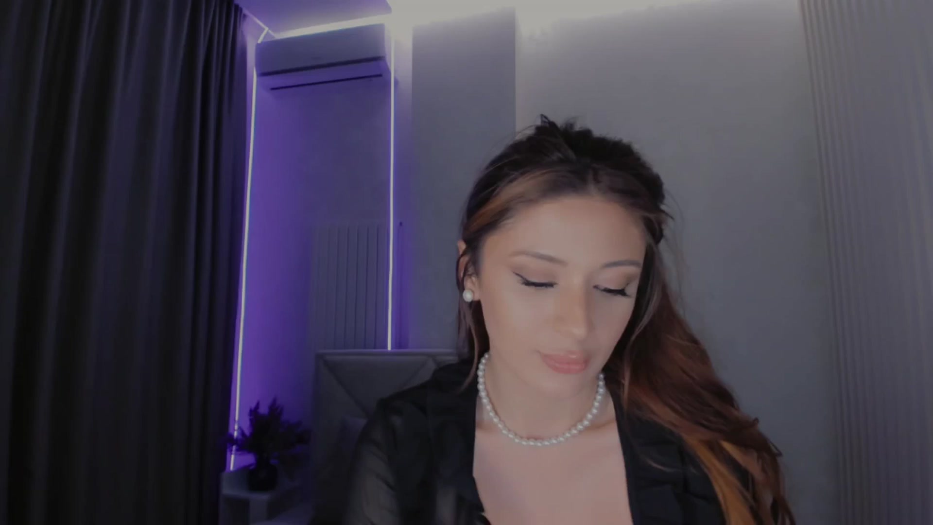 Gallery image thumbnail from Angel_on_Duty's myfreecams stream on, 03/04/2025, 03:34 image 1 of 20