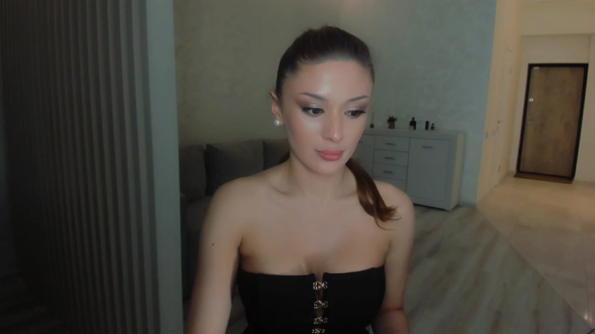 Gallery image thumbnail from Angel_on_Duty's myfreecams stream on, 03/16/2025, 03:27 image 2 of 20
