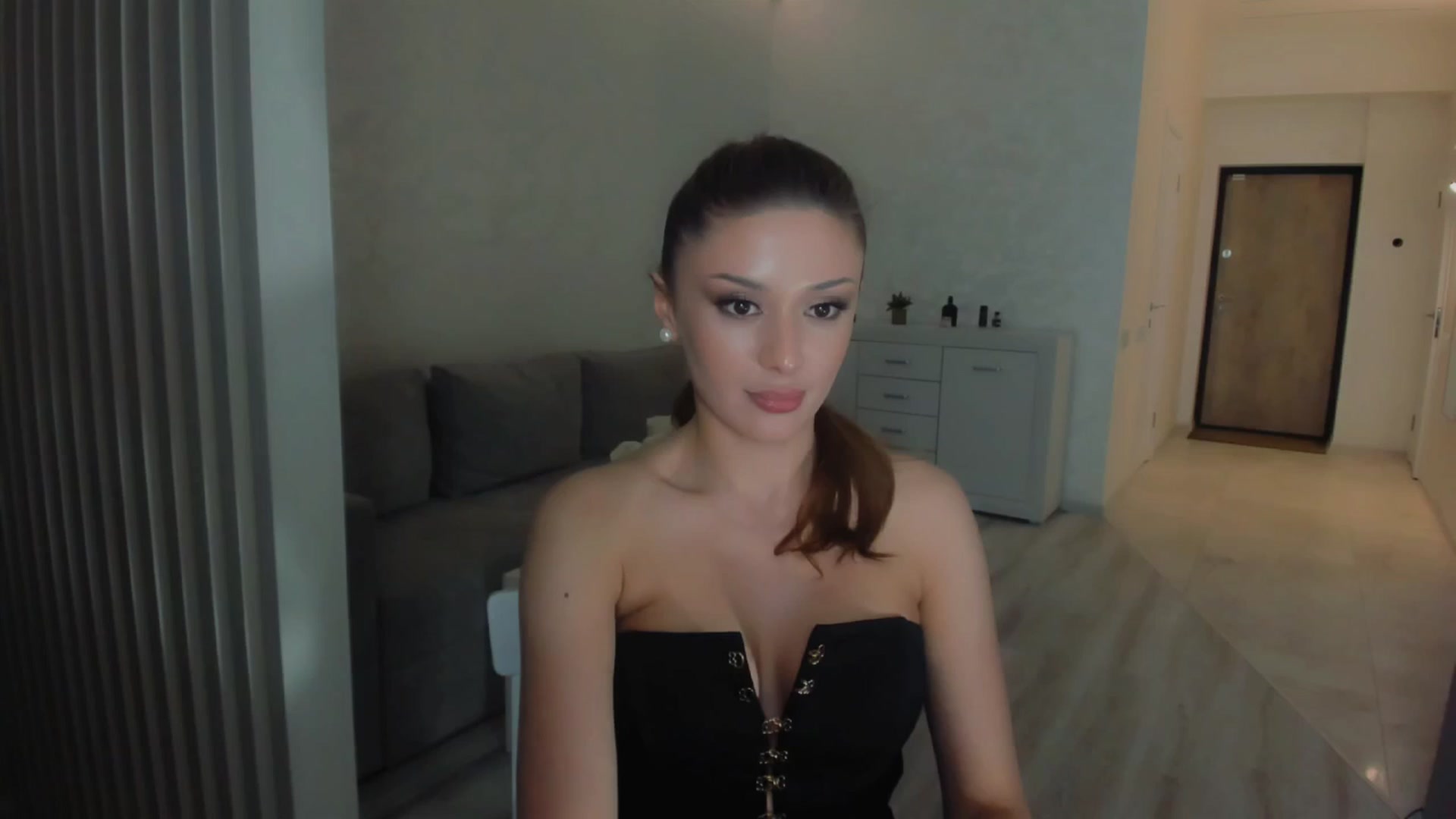 Gallery image thumbnail from Angel_on_Duty's myfreecams stream on, 03/16/2025, 03:49 image 7 of 20