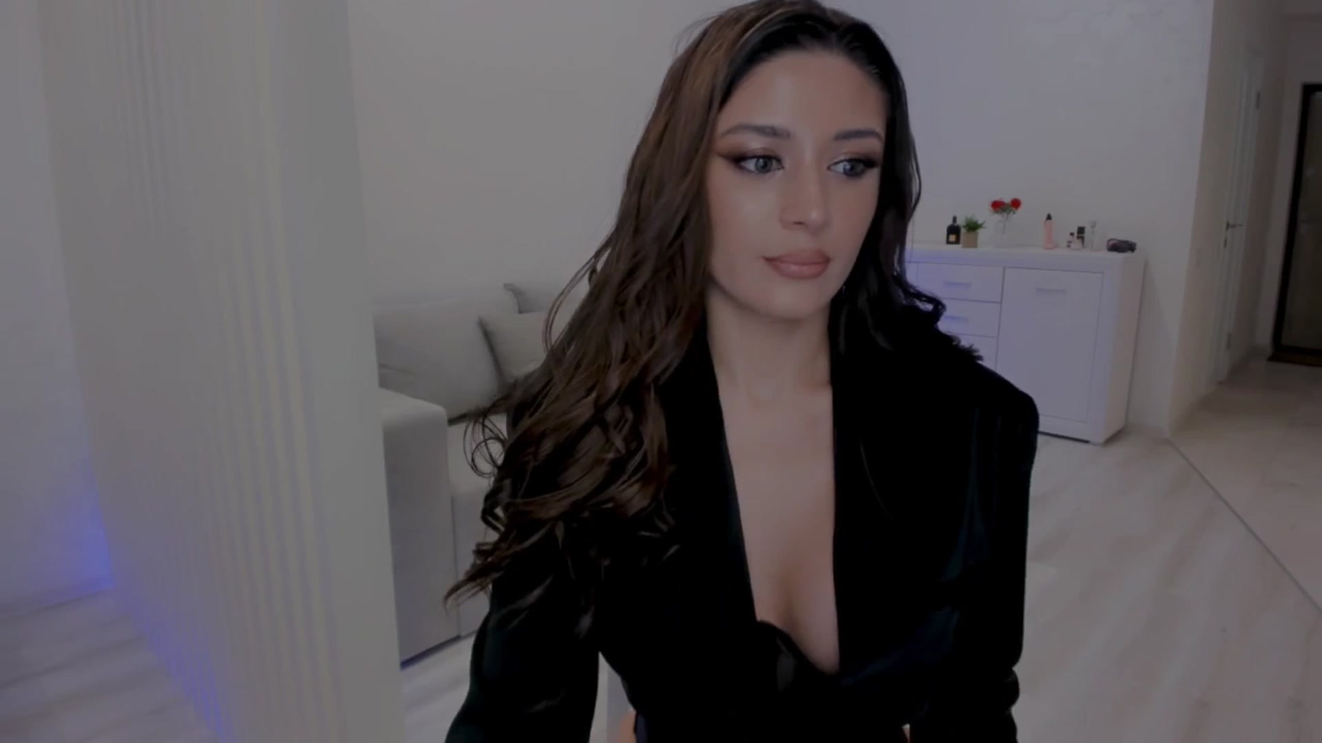 Gallery image thumbnail from Angel_on_Duty's myfreecams stream on, 05/03/2025, 24:02 image 10 of 20