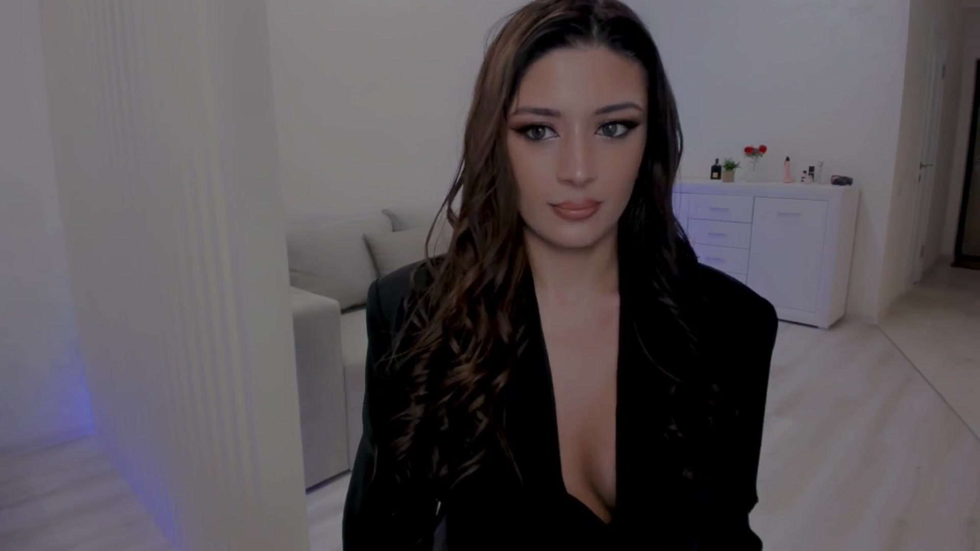 Gallery image thumbnail from Angel_on_Duty's myfreecams stream on, 05/03/2025, 24:02 image 8 of 20