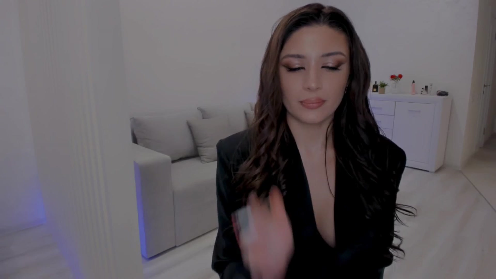Gallery image thumbnail from Angel_on_Duty's myfreecams stream on, 05/03/2025, 24:02 image 17 of 20