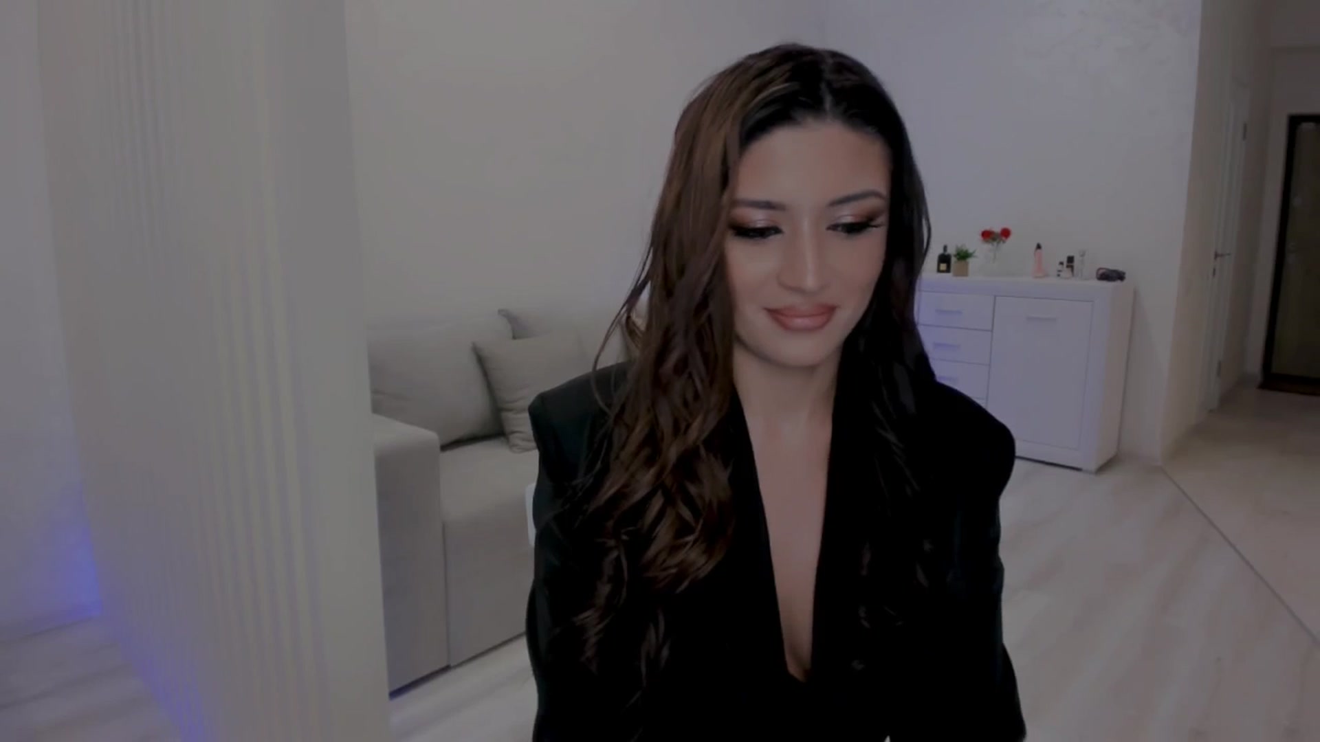 Gallery image thumbnail from Angel_on_Duty's myfreecams stream on, 05/03/2025, 24:02 image 4 of 20