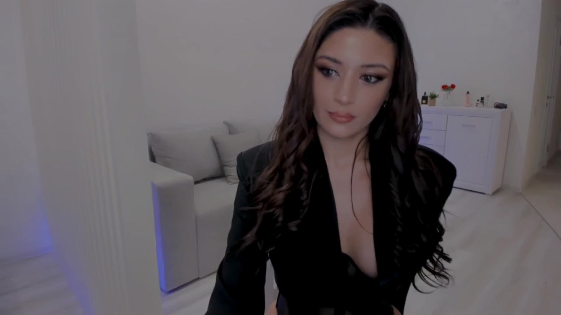 Gallery image thumbnail from Angel_on_Duty's myfreecams stream on, 05/03/2025, 24:02 image 16 of 20