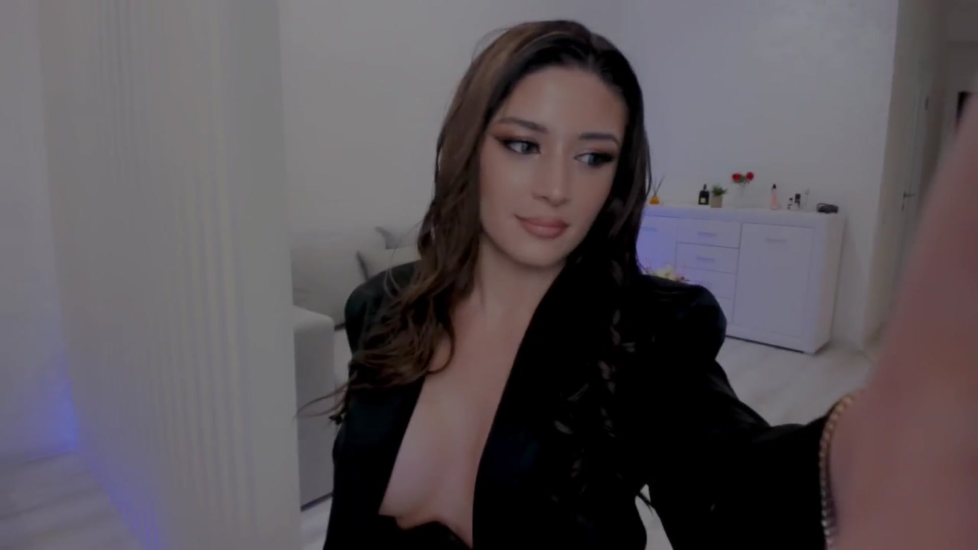 Gallery image thumbnail from Angel_on_Duty's myfreecams stream on, 05/03/2025, 24:02 image 3 of 20